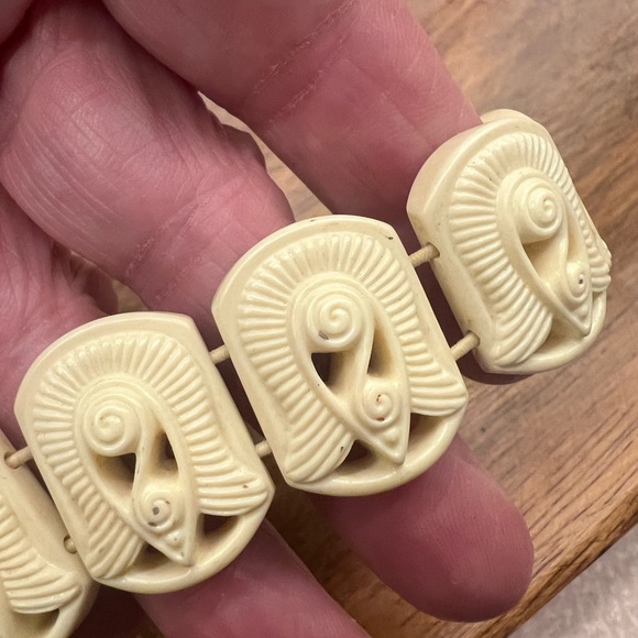 Avon Cream Carved Bracelet. Beautiful color and rare find. - Picture 2 of 11